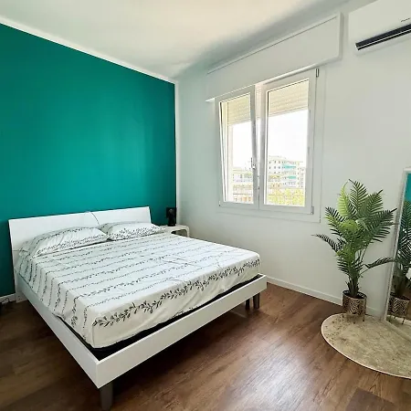 Noir & Salt Your Seaside Escape Apartment Lido di Jesolo